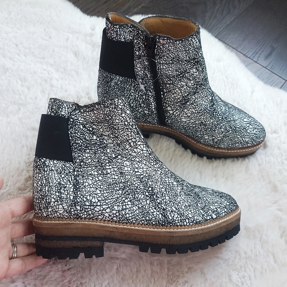 NWOT Xperimental Crackle Bunko Leather Chelsea Platform Lugged Boot Portugal - Picture 6 of 11